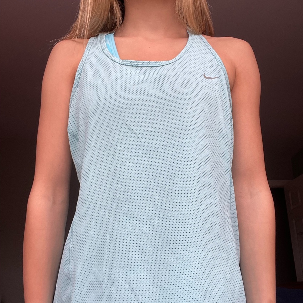 Women’s M Nike dry fit workout top!